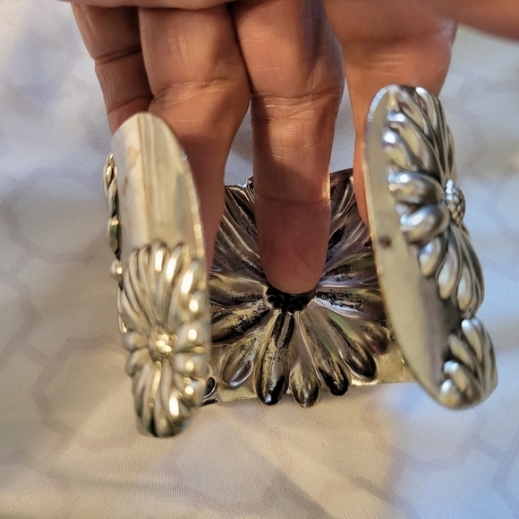 New Boho,Vintage, Sunflower/Daisy Embossed Wide Cuff Bracelet - Picture 7 of 12